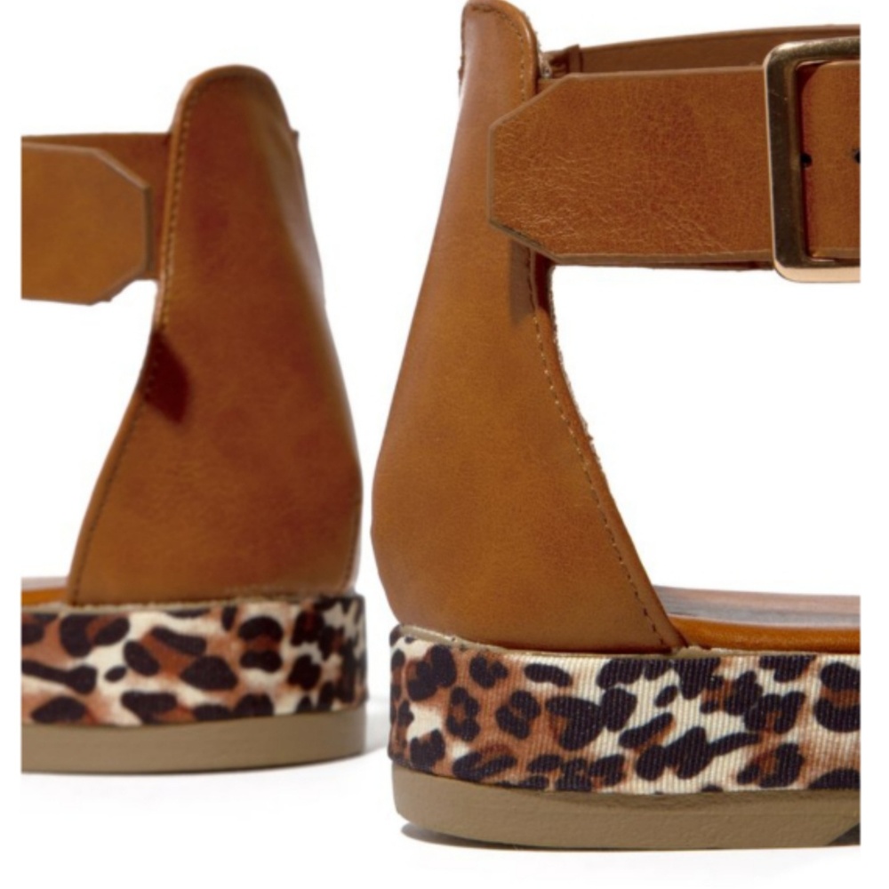 𝙇𝙖𝙨𝙩 5.5, 6, 6.5, 7, 7.5 🖤Leopard Tan Strappy Flatform - Picture 6 of 8